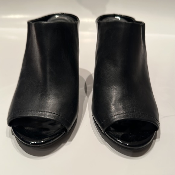 Very interesting and uniquely elegant open toe boot just for you! - Picture 3 of 5